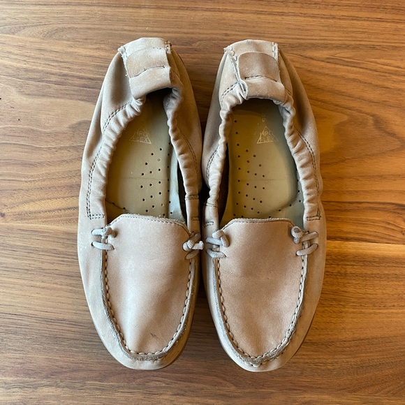 NOT FOR SALE Hush Puppies Suede Moccasin Loafers - Picture 4 of 7